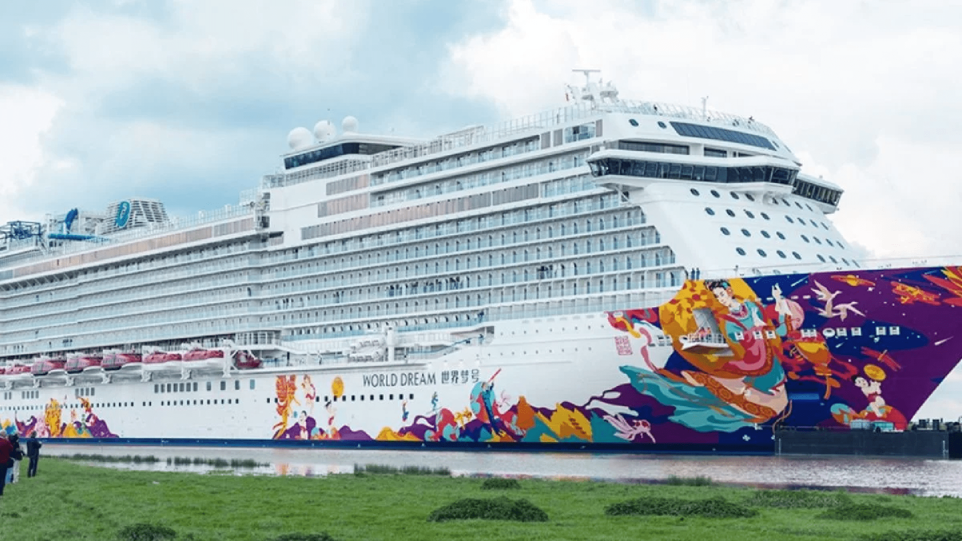 Gambler Who Lost on Resorts World Casino Cruise Caused Bomb-Threat Chaos